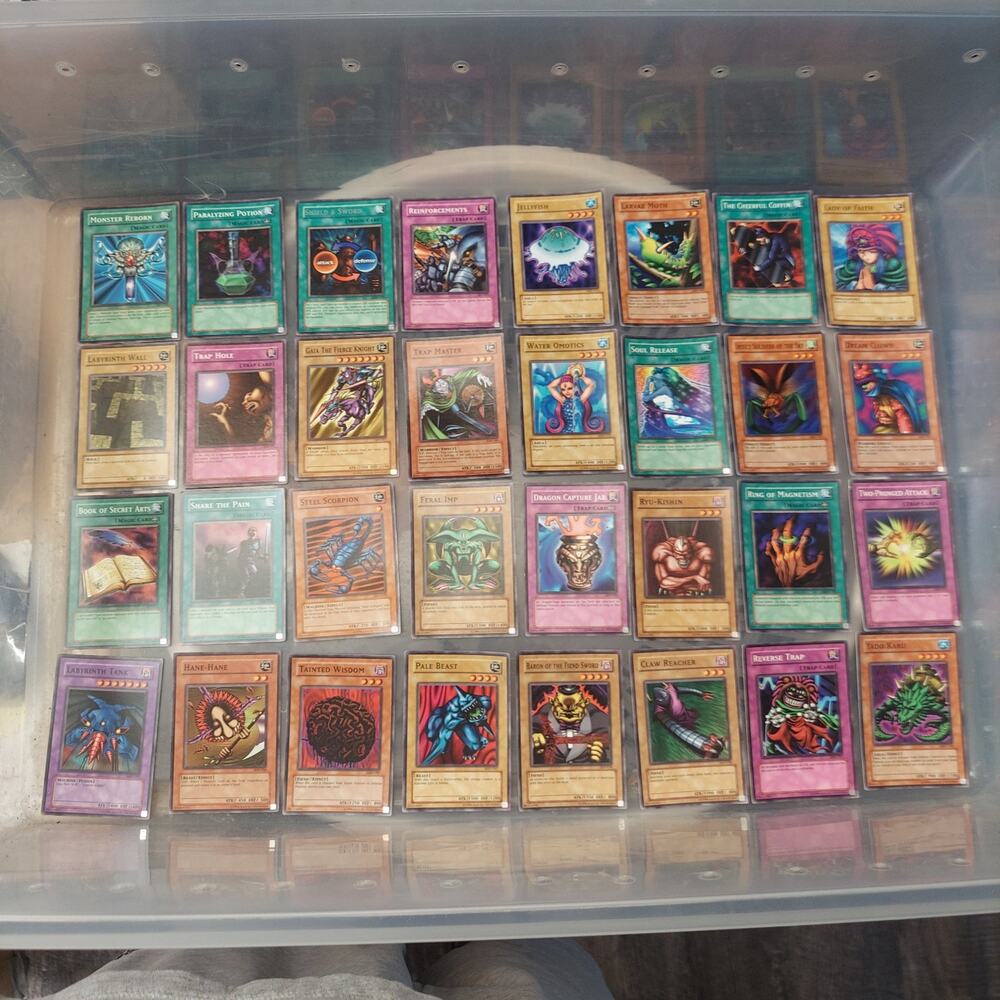 Vintage Yugioh 32 Card Lot Early Sets
